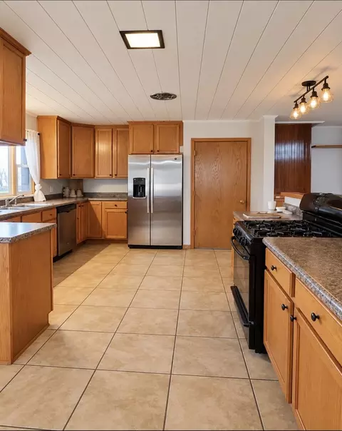 Kitchen - 10874 E Flagg Rd, Rochelle, IL 61068 photo 2 of 3