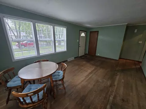 Living - 15045 Springfield Ave, Midlothian, IL 60445 photo 1 of 3