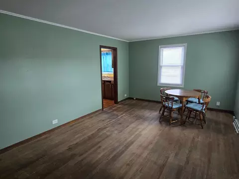 Living - 15045 Springfield Ave, Midlothian, IL 60445 photo 3 of 3