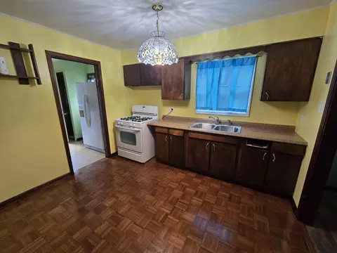 Kitchen - 15045 Springfield Ave, Midlothian, IL 60445 photo 1 of 2
