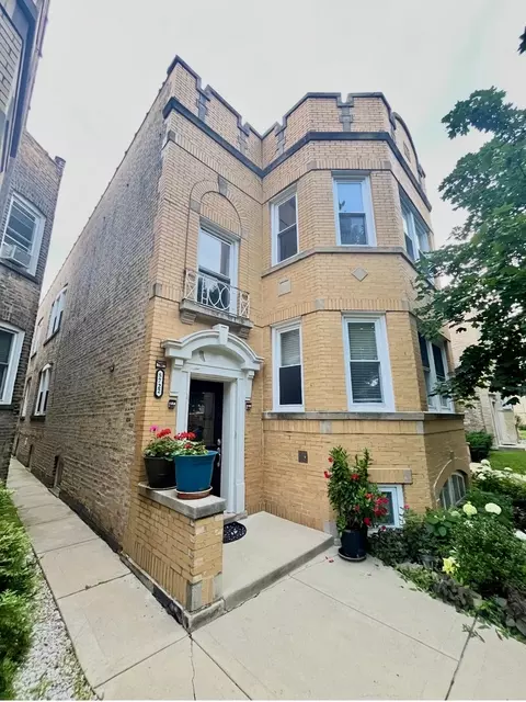 5722 N Richmond St, Chicago, IL 60659