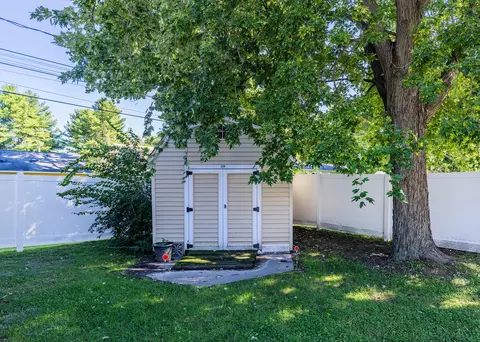Exterior - 1013 12th St, Silvis, IL 61282 photo 2 of 3