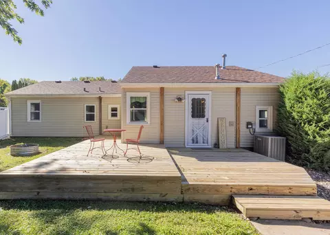 Exterior - 1013 12th St, Silvis, IL 61282 photo 3 of 3