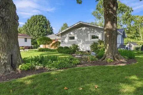 Exterior - 208 Mecherle Dr, Bloomington, IL 61701 photo 12 of 12