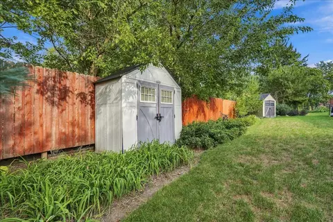 Exterior - 208 Mecherle Dr, Bloomington, IL 61701 photo 9 of 12