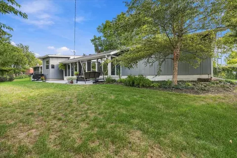 Exterior - 208 Mecherle Dr, Bloomington, IL 61701 photo 7 of 12