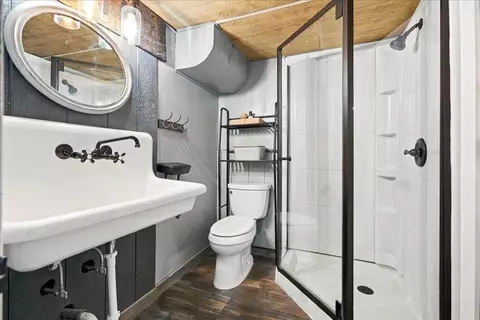 Bath - 208 Mecherle Dr, Bloomington, IL 61701 photo 3 of 3