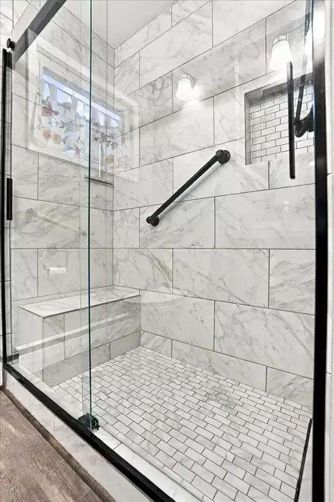Bath - 208 Mecherle Dr, Bloomington, IL 61701 photo 2 of 3
