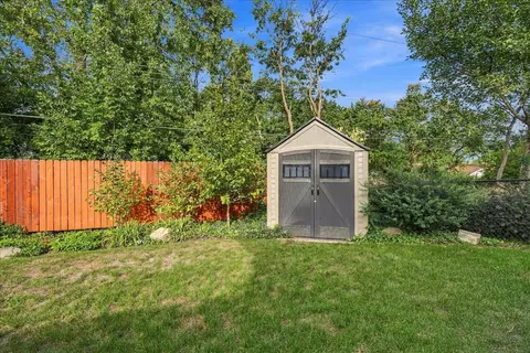 Exterior - 208 Mecherle Dr, Bloomington, IL 61701 photo 10 of 12