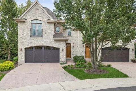 1189 Caroline Ct, Vernon Hills, IL 60061