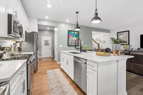 Kitchen - 1005 Draper Rd, Mchenry, IL 60050 photo 3 of 5