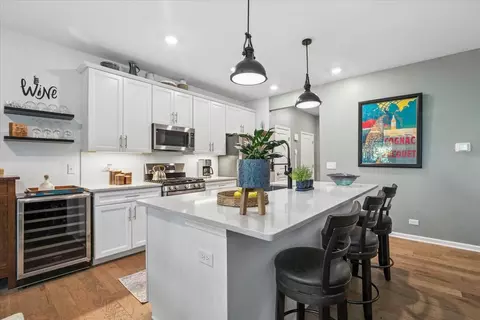 Kitchen - 1005 Draper Rd, Mchenry, IL 60050 photo 4 of 5