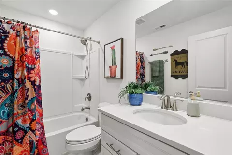 Bath - 1005 Draper Rd, Mchenry, IL 60050 photo 3 of 3