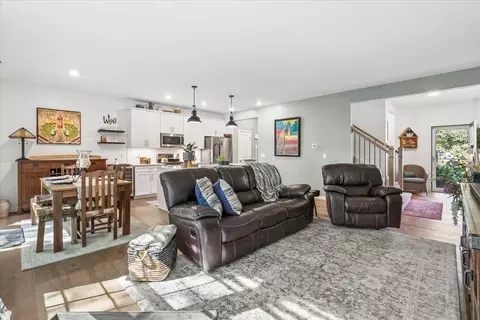 Entry Way - 1005 Draper Rd, Mchenry, IL 60050 photo 1 of 5