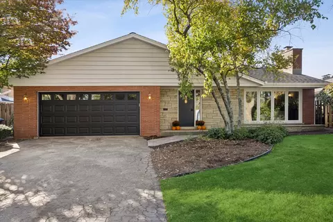 5 Larkspur Ln, Clarendon Hills, IL 60514