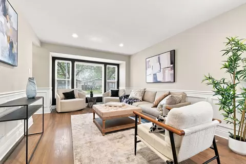 Living - 8550 S Jeffery Blvd, Chicago, IL 60617 photo 2 of 4