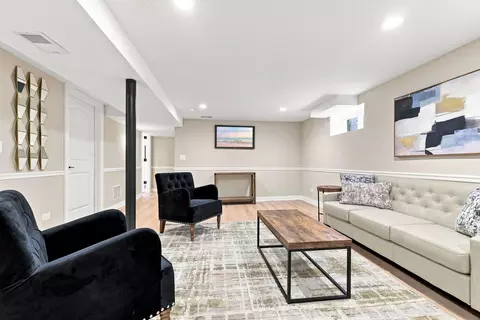 Living - 8550 S Jeffery Blvd, Chicago, IL 60617 photo 4 of 4