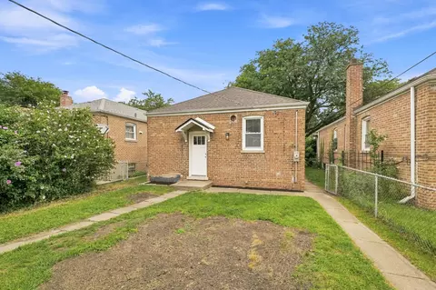 Exterior - 8550 S Jeffery Blvd, Chicago, IL 60617 photo 2 of 3
