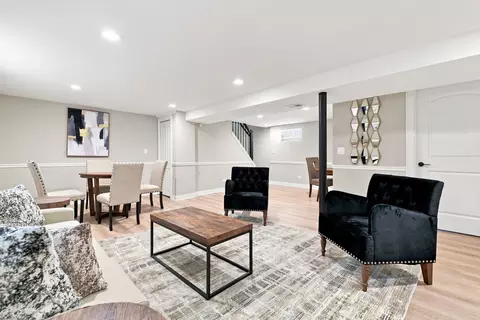 Living - 8550 S Jeffery Blvd, Chicago, IL 60617 photo 3 of 4