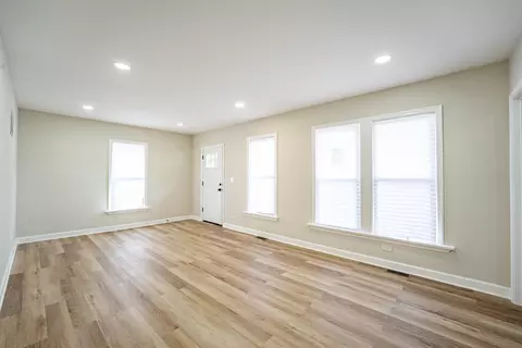 Living - 17825 Chicago Ave, Lansing, IL 60438 photo 3 of 4