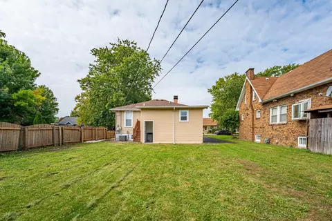 Exterior - 17825 Chicago Ave, Lansing, IL 60438 photo 4 of 6
