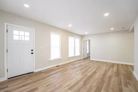 Living - 17825 Chicago Ave, Lansing, IL 60438 photo 2 of 4