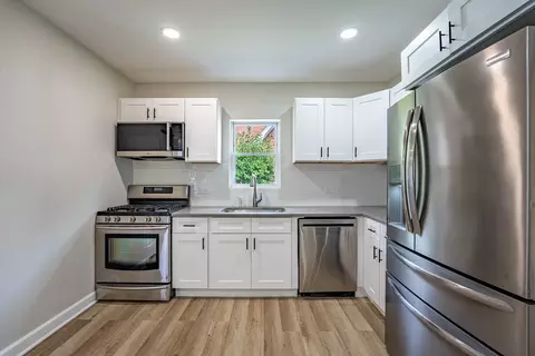 Kitchen - 17825 Chicago Ave, Lansing, IL 60438 photo 2 of 2