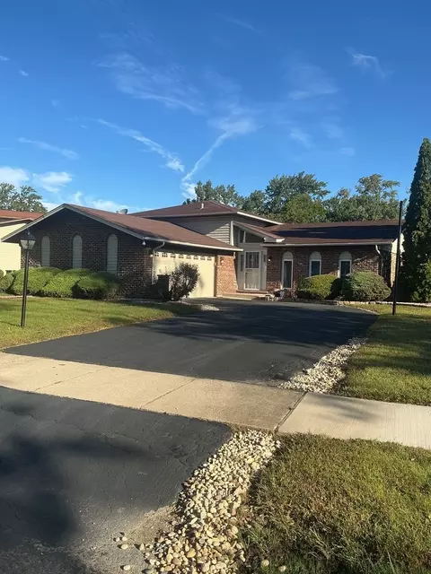 5304 Arquilla Dr, Richton Park, IL 60471