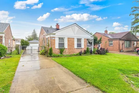 8216 N Caldwell Ave, Niles, IL 60714