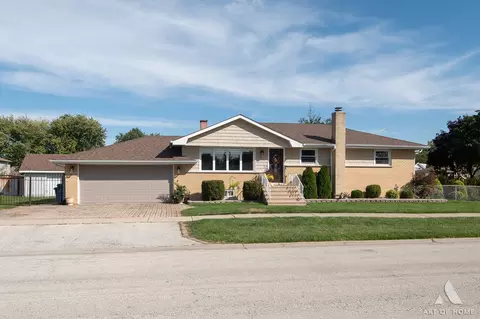5858 W 82nd St, Burbank, IL 60459