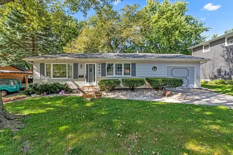 4550 Sheridan St, Davenport, IA 52806