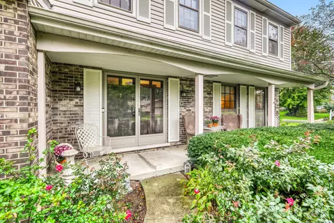 311 Clearbrook Ct, Schaumburg, IL 60193