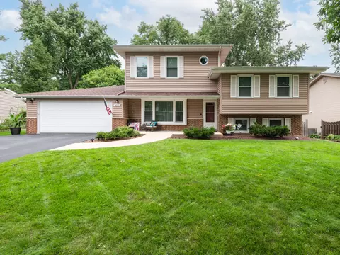 1650 Fender Rd, Naperville, IL 60565