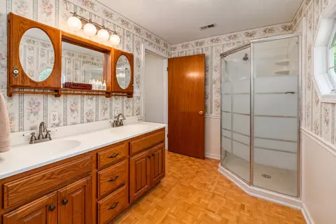 Bath - 2001 N State St, Marion, IL 62959 photo 3 of 3