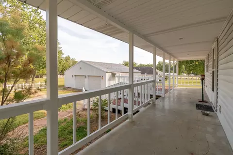Exterior - 2001 N State St, Marion, IL 62959 photo 9 of 10