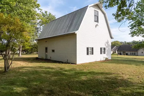 Exterior - 2001 N State St, Marion, IL 62959 photo 5 of 10