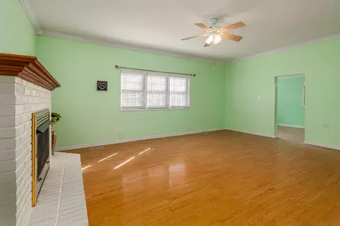 Living - 2001 N State St, Marion, IL 62959 photo 1 of 4