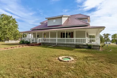 Exterior - 2001 N State St, Marion, IL 62959 photo 3 of 10