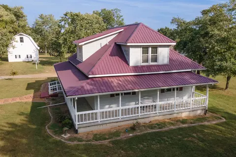 Exterior - 2001 N State St, Marion, IL 62959 photo 1 of 10