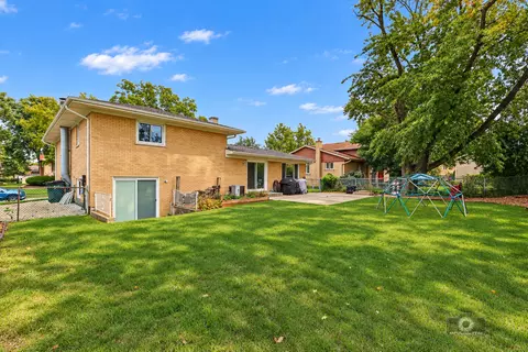 Exterior - 15224 Walnut Rd, Oak Forest, IL 60452 photo 5 of 6