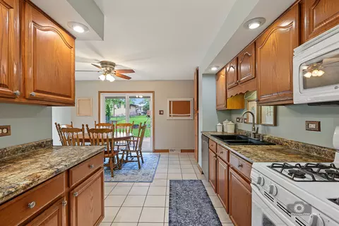 Kitchen - 15224 Walnut Rd, Oak Forest, IL 60452 photo 2 of 2