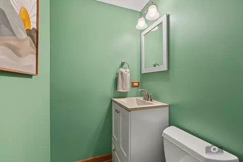 Bath - 15224 Walnut Rd, Oak Forest, IL 60452 photo 3 of 3