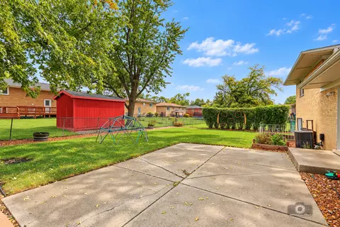 Exterior - 15224 Walnut Rd, Oak Forest, IL 60452 photo 3 of 6