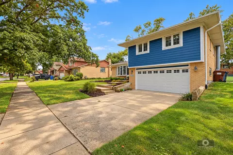 Exterior - 15224 Walnut Rd, Oak Forest, IL 60452 photo 2 of 6