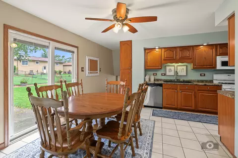 Dining - 15224 Walnut Rd, Oak Forest, IL 60452 photo 1 of 2
