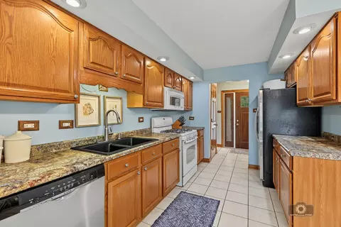 Kitchen - 15224 Walnut Rd, Oak Forest, IL 60452 photo 1 of 2