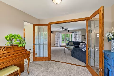 Entry Way - 15224 Walnut Rd, Oak Forest, IL 60452 photo 2 of 2
