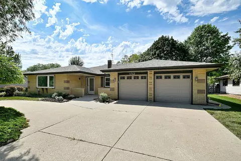 132 S Staffire Drs, Schaumburg, IL 60193