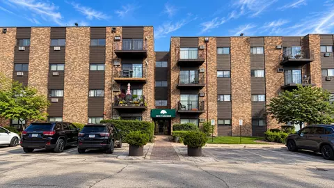 8970 N Parkside Ave #113, Des Plaines, IL 60016