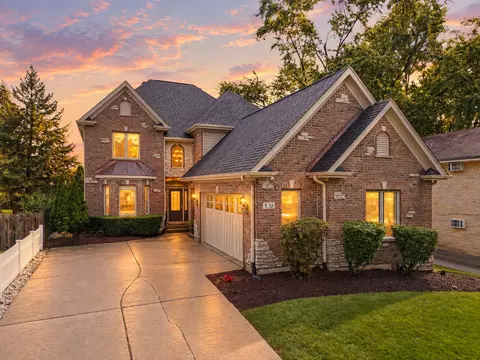 830 N Sleight St, Naperville, IL 60563